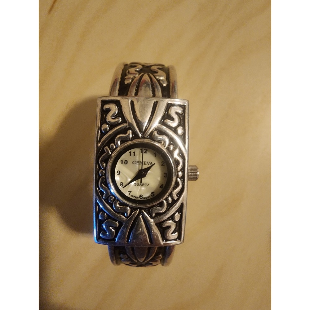 Geneva Womens Silver Tone Western Scroll Cuff Bangle Watch Japan Movt GW2031